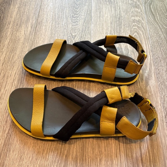 Sorel Roaming Decan Gold and Black Sandals Size 8 - Picture 3 of 10